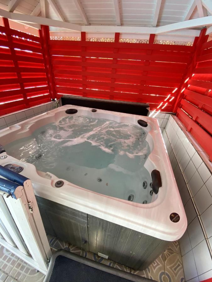 Appartement Moderne A Pointe Noire 36 M² Piscine & Jacuzzi Εξωτερικό φωτογραφία